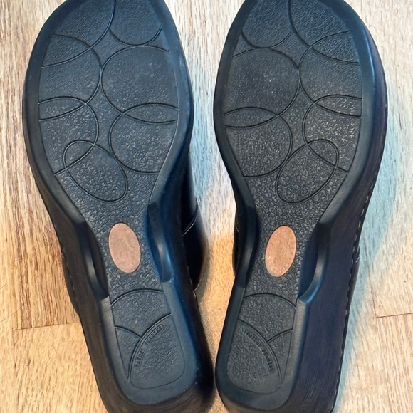 Born Black Leather Women’s Sz 10 Mules/Clogs - Picture 5 of 7